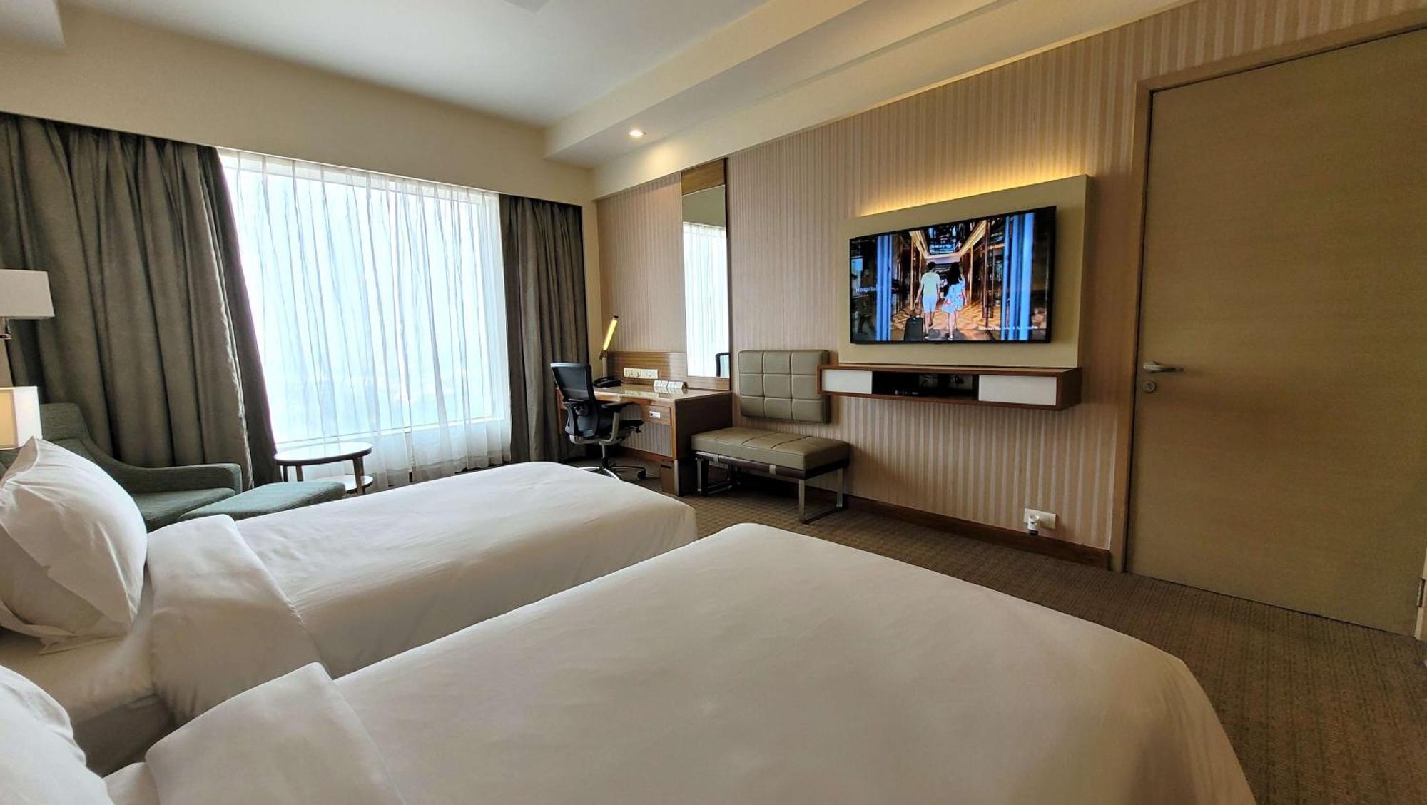 Radisson Blu Hotel, Greater Noida Kültér fotó Deluxe room