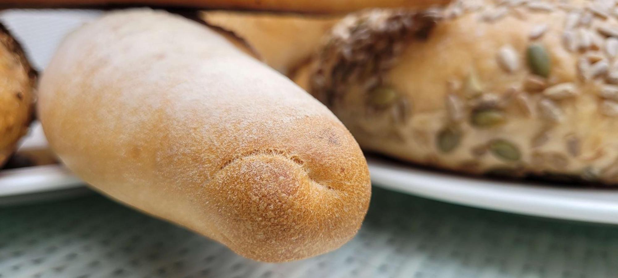Radisson Blu Hotel, Greater Noida Kültér fotó A bread roll