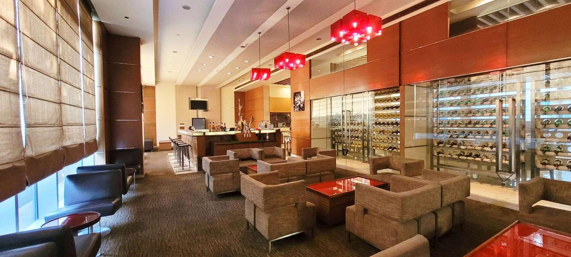 Radisson Blu Hotel, Greater Noida Kültér fotó The lounge at the airport