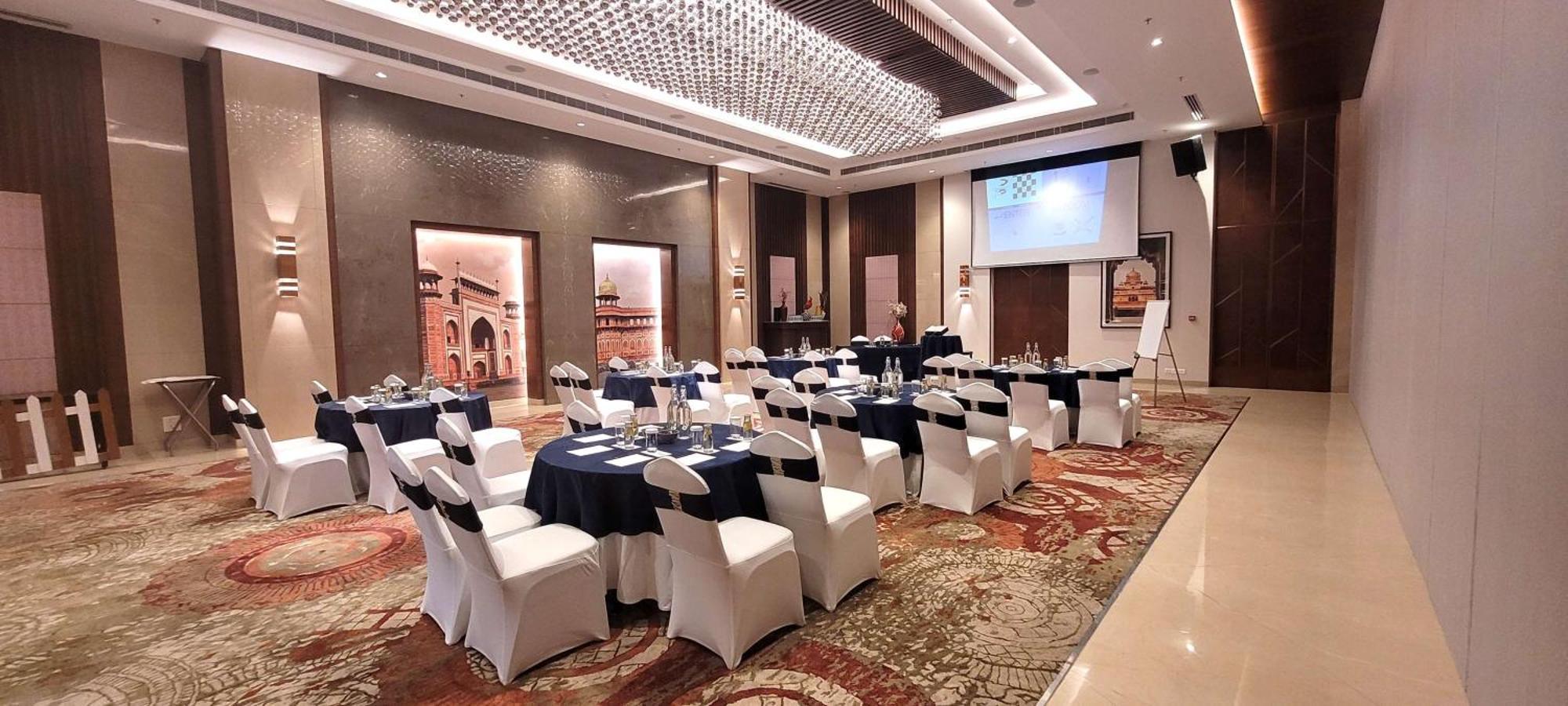 Radisson Blu Hotel, Greater Noida Kültér fotó The Taj Mahal Palace, Mumbai