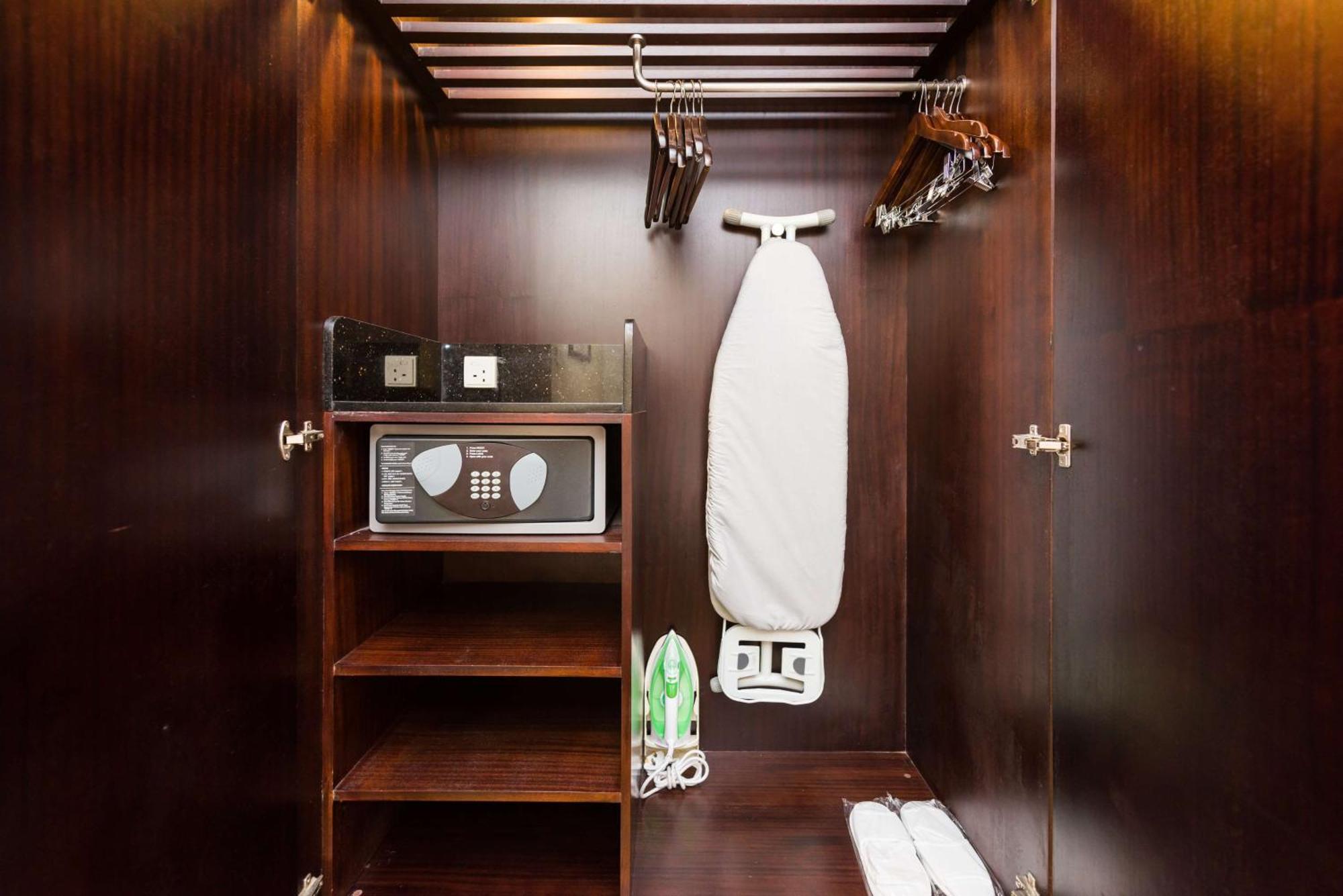 Radisson Blu Hotel, Greater Noida Kültér fotó A hotel room wardrobe with a safe