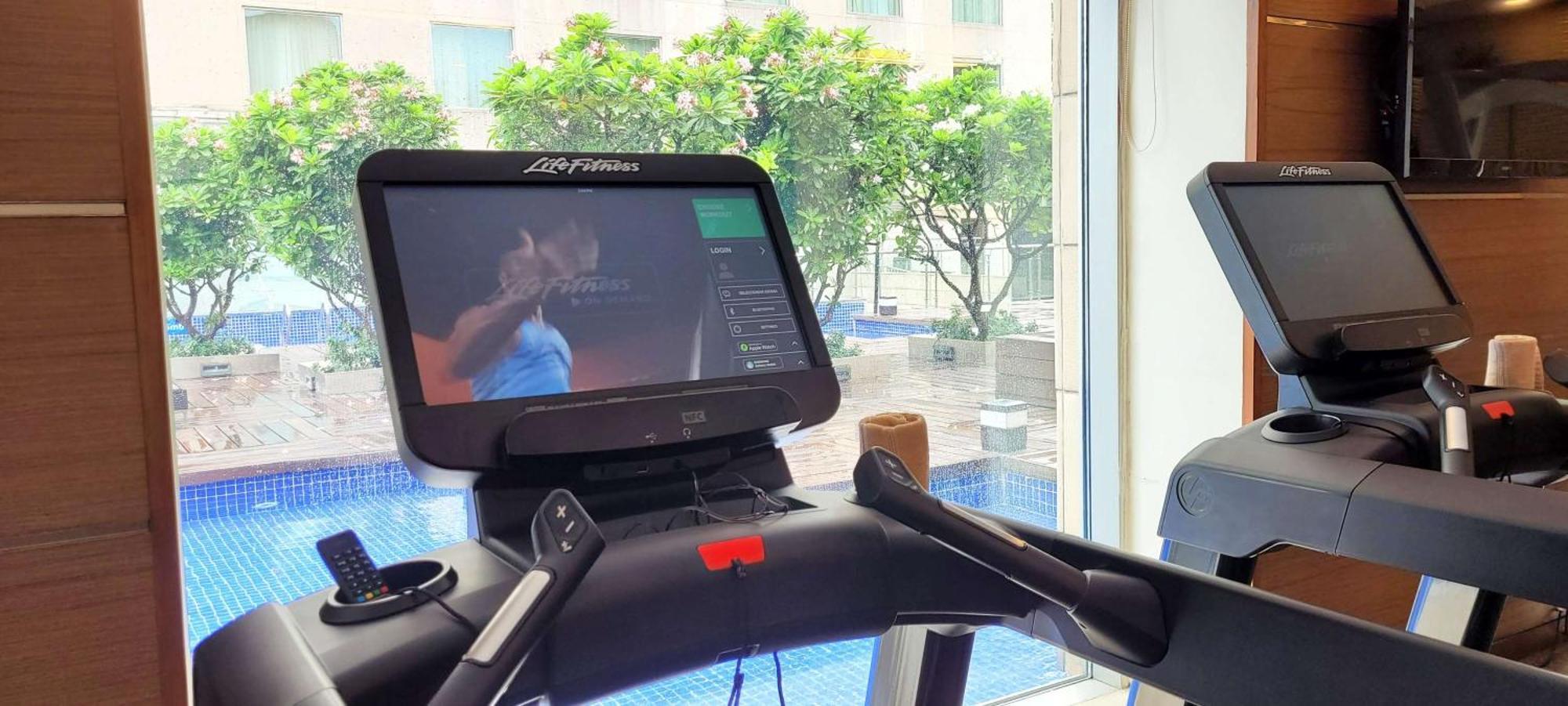 Radisson Blu Hotel, Greater Noida Kültér fotó A treadmill with a screen