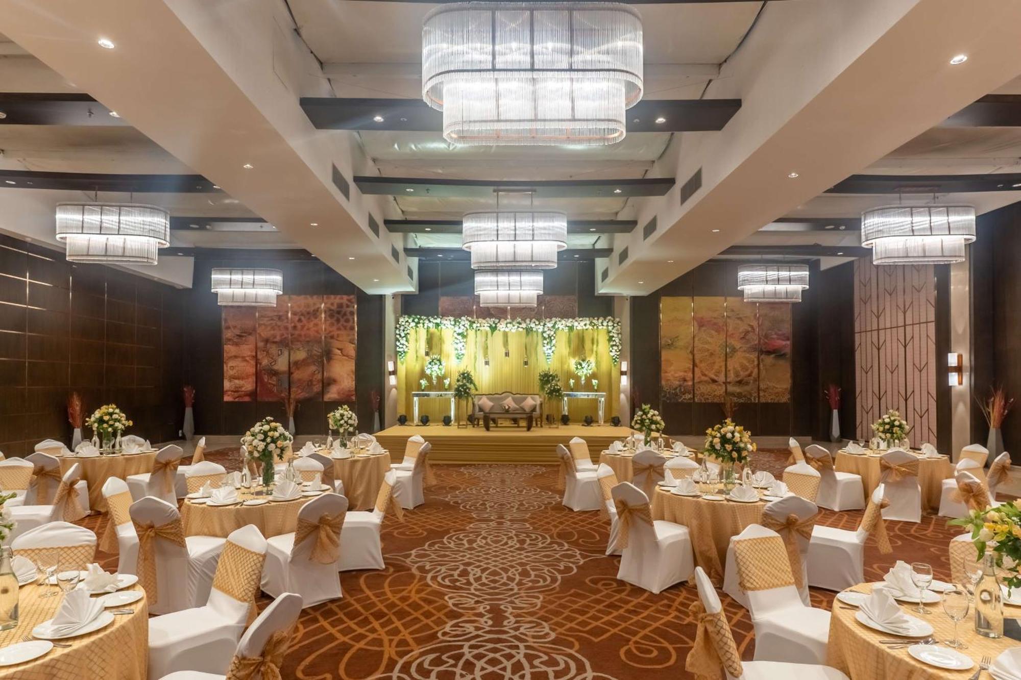 Radisson Blu Hotel, Greater Noida Kültér fotó The Grand Ballroom