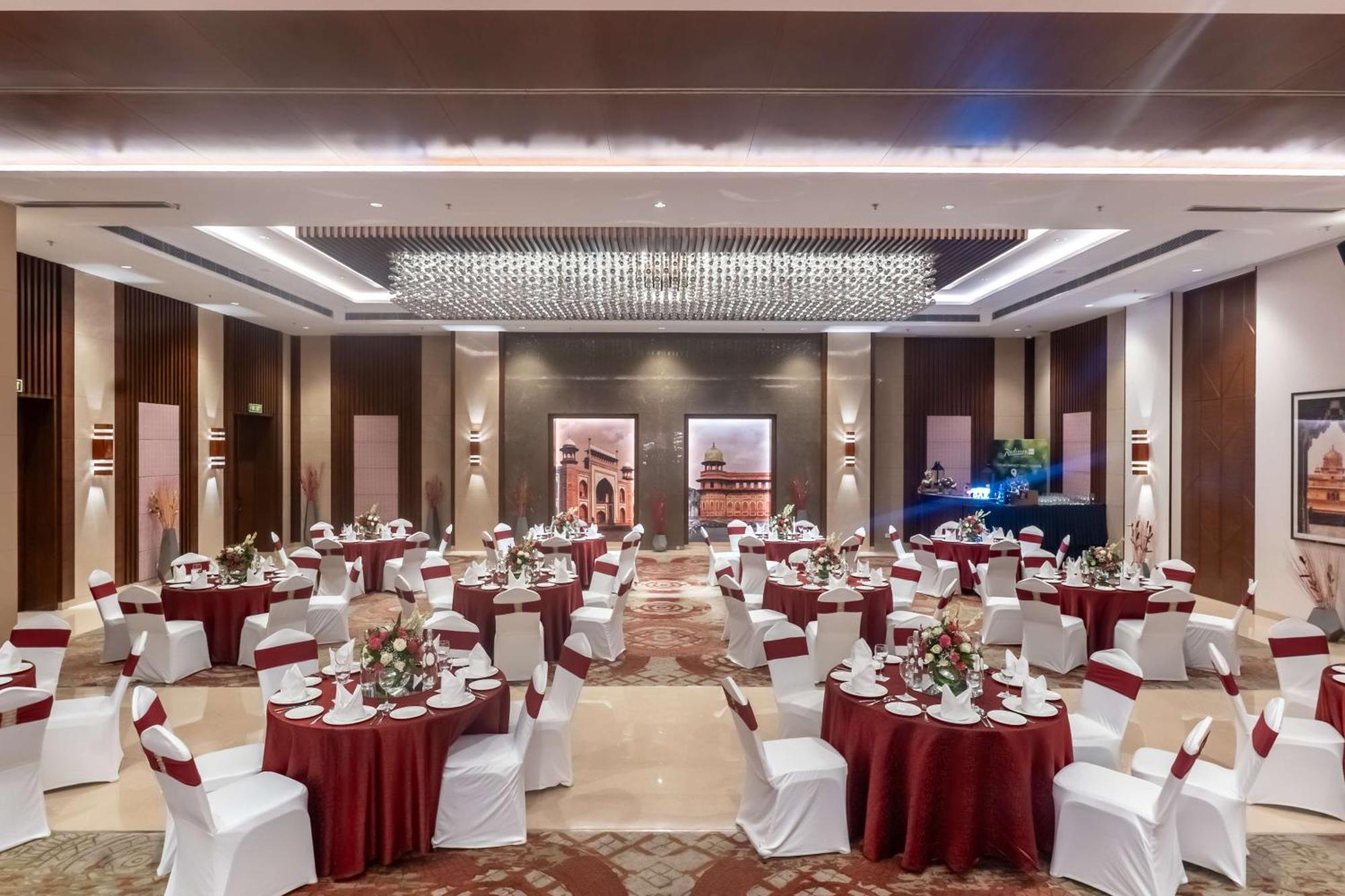 Radisson Blu Hotel, Greater Noida Kültér fotó The Grand Ballroom