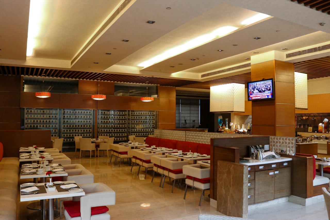 Radisson Blu Hotel, Greater Noida Kültér fotó The interior of a typical buffet restaurant