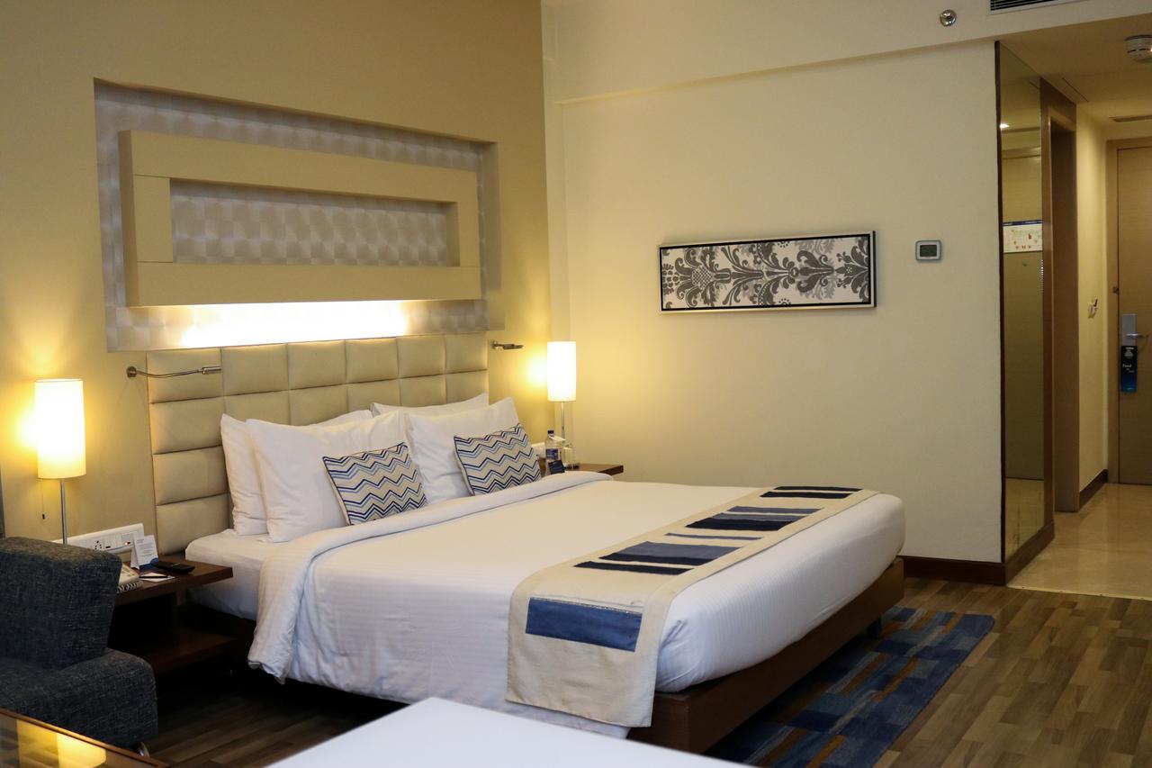 Radisson Blu Hotel, Greater Noida Kültér fotó A room at the Taj Bengal